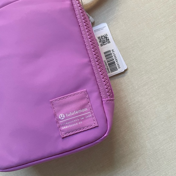 Lululemon Easy Access Crossbody Bag 1.5L - Dahlia Mauve - Picture 4 of 16